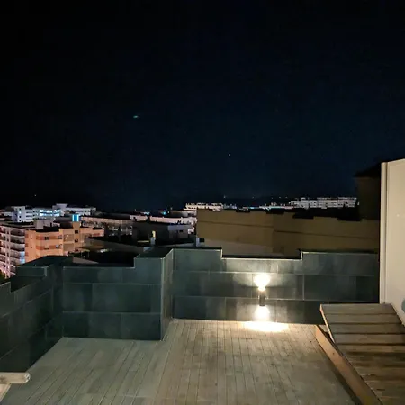 Con Vistas Y Terraza En *