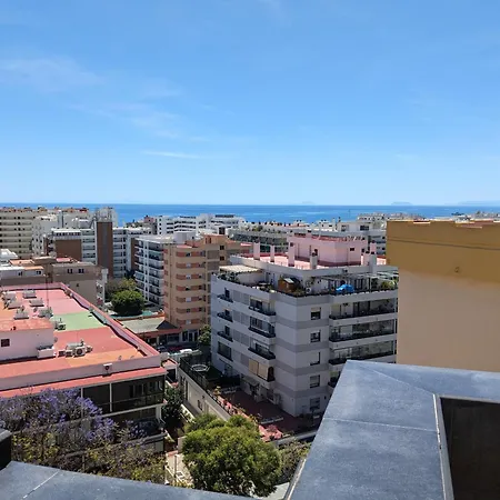 Con Vistas Y Terraza En 公寓 *