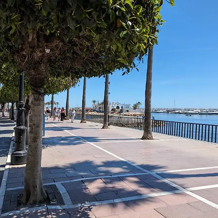 Con Vistas Y Terraza En *