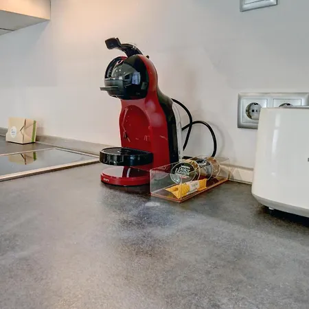 Con Vistas Y Terraza En * 马尔韦利亚