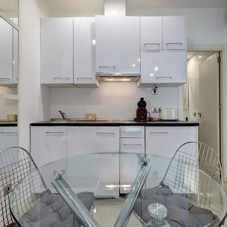 Con Vistas Y Terraza En Διαμέρισμα *