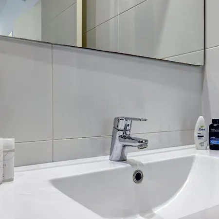 Con Vistas Y Terraza En 公寓 *