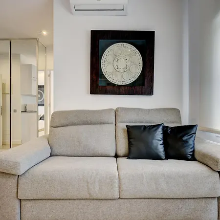 Con Vistas Y Terraza En Μαρμπέλλα