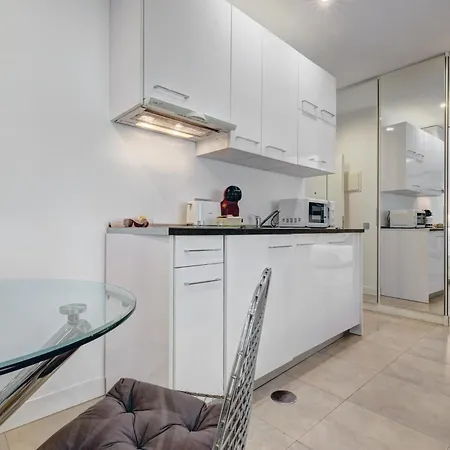 Con Vistas Y Terraza En *