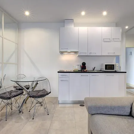 Con Vistas Y Terraza En *