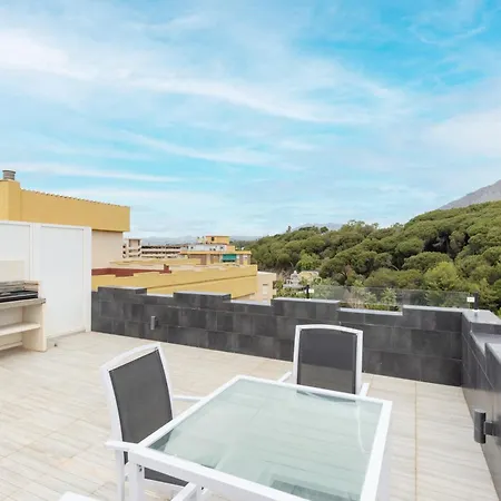 Con Vistas Y Terraza En ماربيا