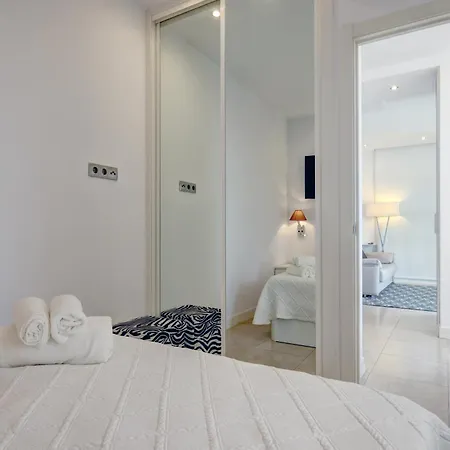 Con Vistas Y Terraza En * ماربيا