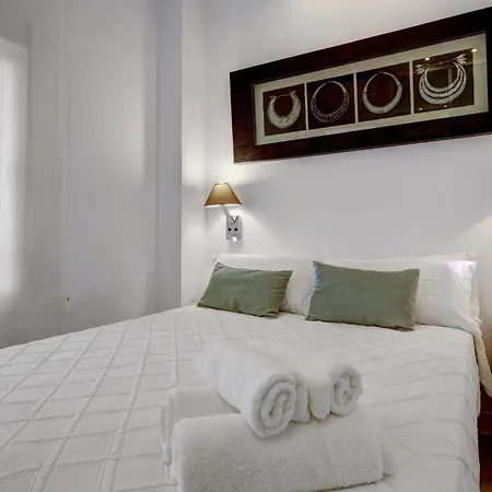 Con Vistas Y Terraza En * ماربيا