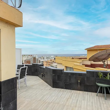 Con Vistas Y Terraza En *