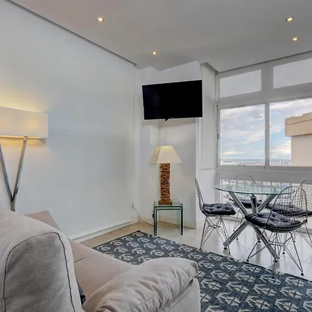 Con Vistas Y Terraza En * ماربيا