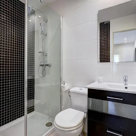 Con Vistas Y Terraza En *