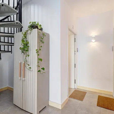 Con Vistas Y Terraza En *